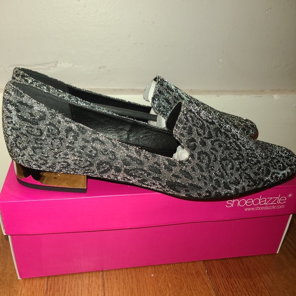 Women's Leopard Print Loafers - Picture 2 of 4
